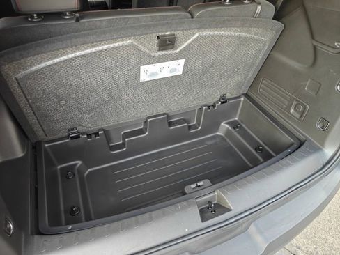 Used 2023 Chevrolet Traverse RS image 23