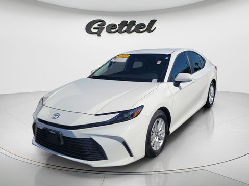Used 2025 Toyota Camry LE w/ Convenience Package FWD image 1