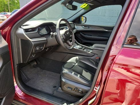 Used 2024 Jeep Grand Cherokee Limited AWD/4WD image 9