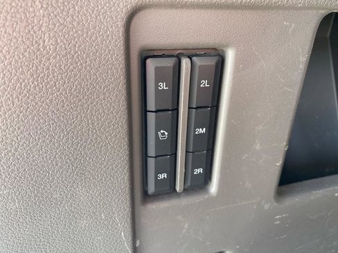 Used 2019 Ford Expedition XLT w/ Equipment Group 202A AWD/4WD image 14