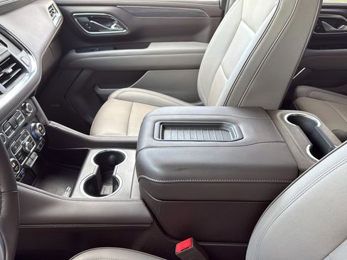 Used 2024 GMC Yukon SLT w/ SLT Luxury Package AWD/4WD image 18