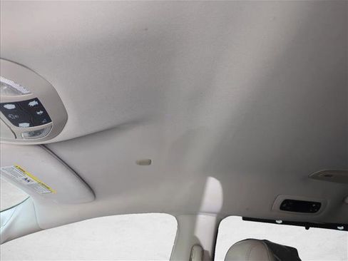 Used 2017 Chrysler Pacifica Touring-L Plus w/ Tire & Wheel Group image 8