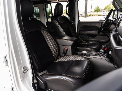 Used 2022 Jeep Wrangler Unlimited Sahara AWD/4WD image 40