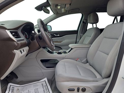 Used 2023 GMC Acadia SLE w/ Driver Convenience Package FWD image 12