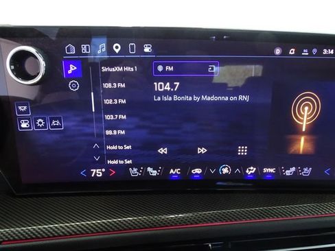 Used 2025 Chevrolet Traverse High Country w/ LPO, Floor Liner Package AWD/4WD image 13