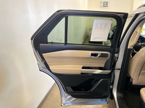 Certified 2022 Ford Explorer XLT w/ Equipment Group 202A image 10