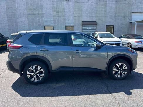 Used 2023 Nissan Rogue SV image 5