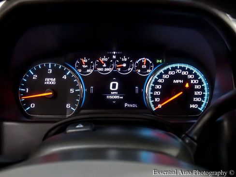 Used 2018 Chevrolet Suburban Premier image 21