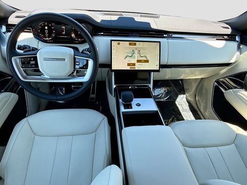 New 2026 Land Rover Range Rover Long Wheelbase SE image 16