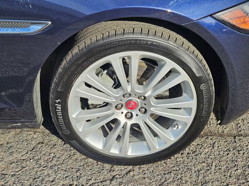 Used 2019 Jaguar XF Prestige image 18