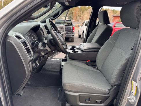 Used 2024 RAM 2500 Big Horn w/ Sport Appearance Package image 9