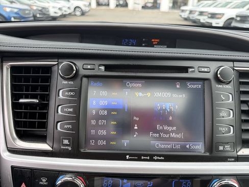Used 2019 Toyota Highlander Limited Platinum AWD/4WD image 23