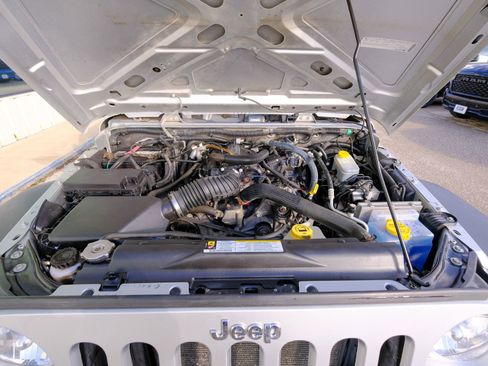 Used 2010 Jeep Wrangler Unlimited Sport image 36