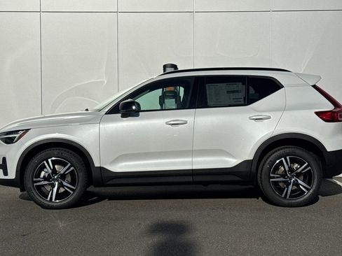 New 2026 Volvo XC40 B5 Core AWD/4WD image 2