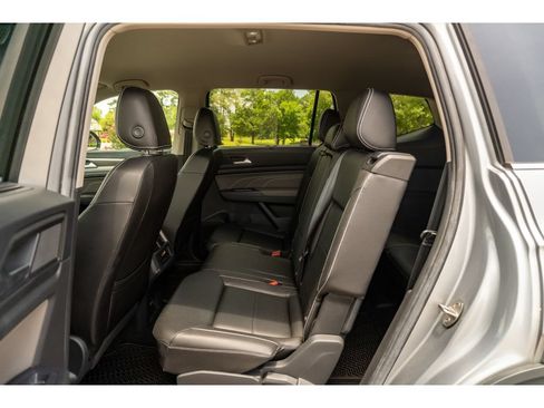 Used 2023 Volkswagen Atlas SE w/ Black Wheel Package FWD image 13