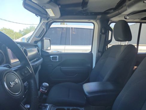 Used 2022 Jeep Gladiator Mojave AWD/4WD image 8