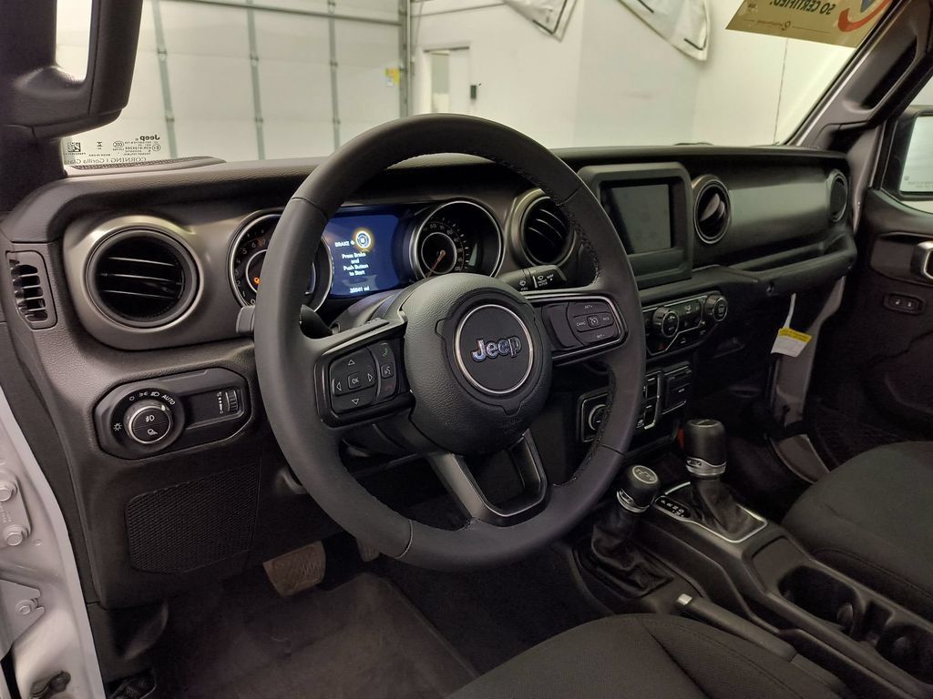 Used 2023 Jeep Gladiator Sport AWD/4WD image 4