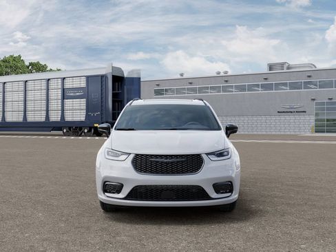 New 2025 Chrysler Pacifica Limited image 6