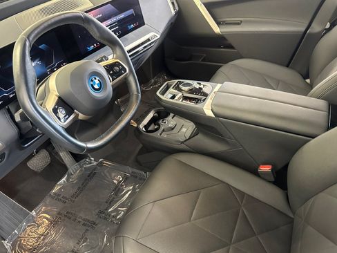 Used 2024 BMW iX xDrive50 w/ Sport Package AWD/4WD image 4
