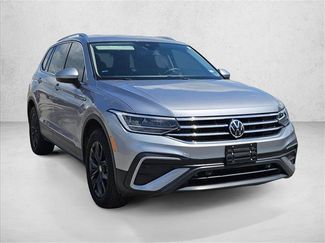 Used 2024 Volkswagen Tiguan SE FWD video 3
