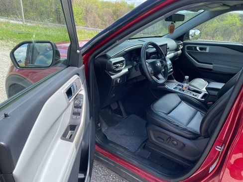 Used 2022 Ford Explorer XLT w/ Equipment Group 202A image 13