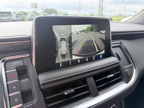 Used 2022 GMC Yukon AT4 w/ Technology Package AWD/4WD image 19