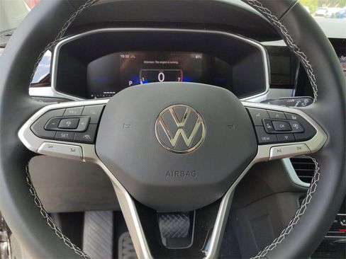 Used 2025 Volkswagen Taos SE image 39