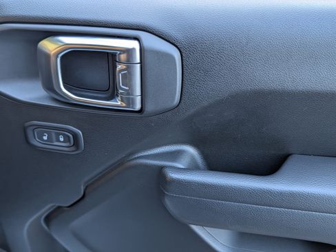 Used 2025 Jeep Wrangler Willys image 21