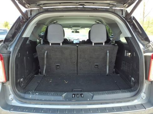 Used 2023 Ford Explorer XLT w/ Equipment Group 202A AWD/4WD image 8