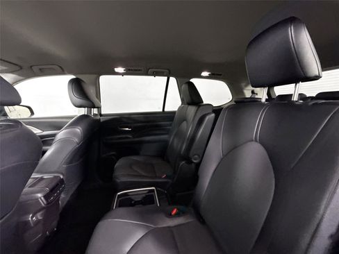 Certified 2025 Toyota Grand Highlander FWD image 30