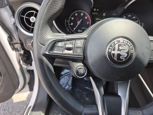 Used 2022 Alfa Romeo Stelvio Ti AWD/4WD image 34