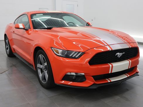 Used 2015 Ford Mustang Coupe w/ Equipment Group 051A RWD image 2
