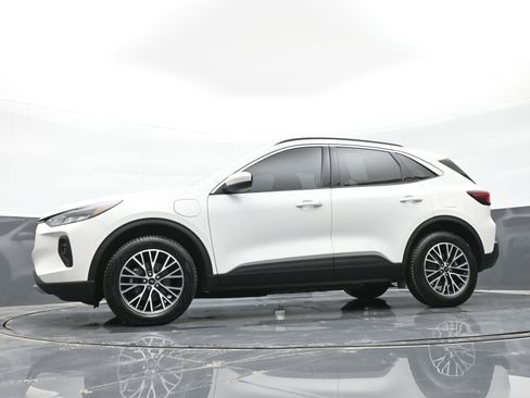 Used 2023 Ford Escape SE image 40