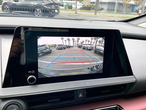 Used 2025 Toyota Prius Plug-In Hybrid image 25