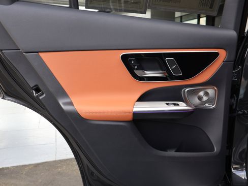 Certified 2025 Mercedes-Benz GLC 300 image 16