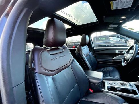 Used 2022 Ford Explorer Platinum w/ Equipment Group 601A image 21