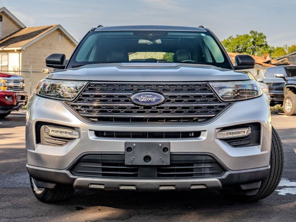 Used 2020 Ford Explorer XLT w/ Equipment Group 202A AWD/4WD image 3