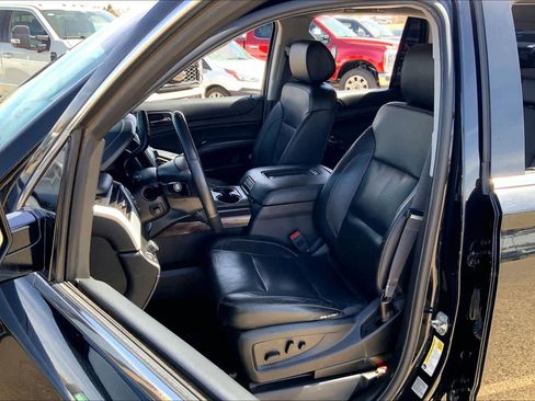 Used 2017 GMC Yukon SLT image 8