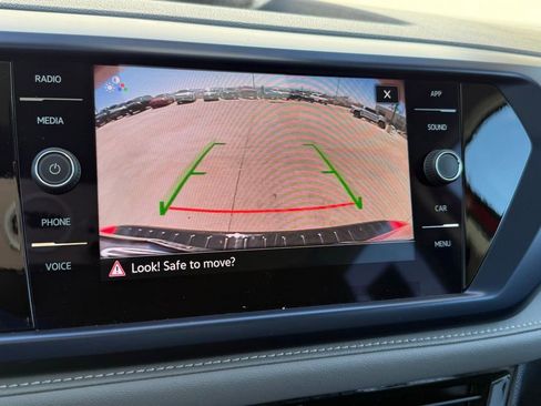 Certified 2024 Volkswagen Taos SE image 11