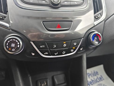Used 2019 Chevrolet Cruze LT w/ Convenience Package image 25