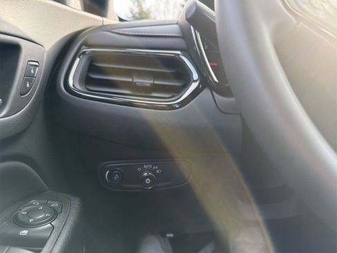 Used 2023 Chevrolet Equinox RS image 18