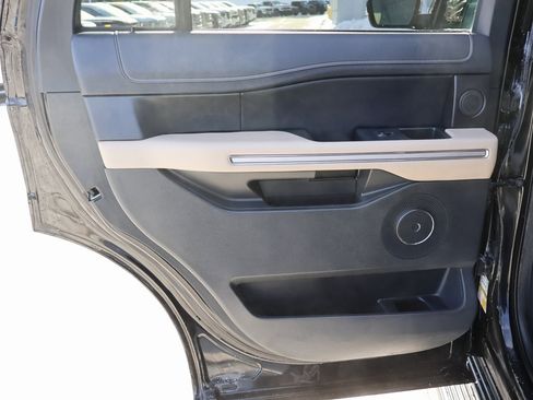 Used 2024 Ford Expedition Limited image 25