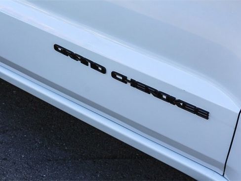 Used 2018 Jeep Grand Cherokee Altitude image 13