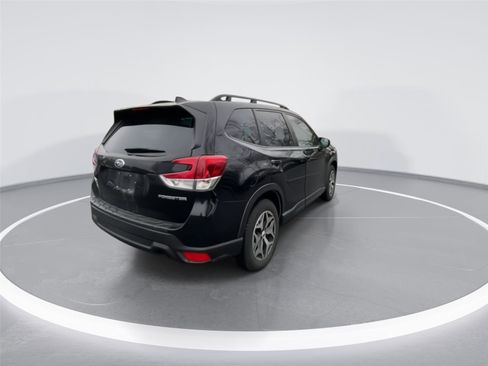 Used 2023 Subaru Forester Premium image 8