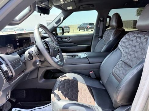 Used 2025 Nissan Armada Platinum Reserve AWD/4WD image 15