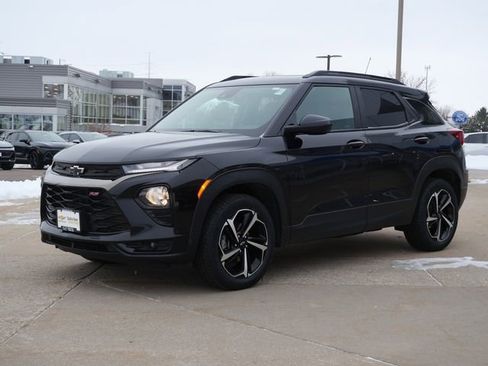 Used 2023 Chevrolet TrailBlazer RS w/ Sun and Liftgate Package image 3