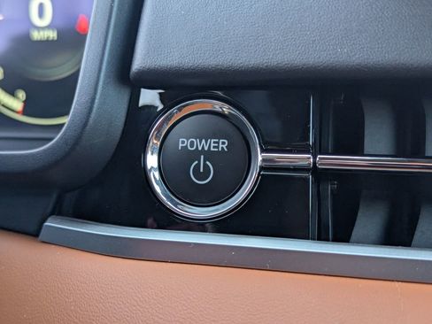 Used 2025 Mitsubishi Outlander 4WD Plug-In Hybrid image 19