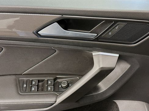 Used 2022 Volkswagen Tiguan SE image 15