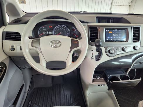Used 2011 Toyota Sienna FWD image 16