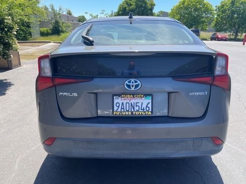 Used 2020 Toyota Prius LE image 5